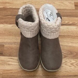 Skechers Hands Free Slip-Ins NWT